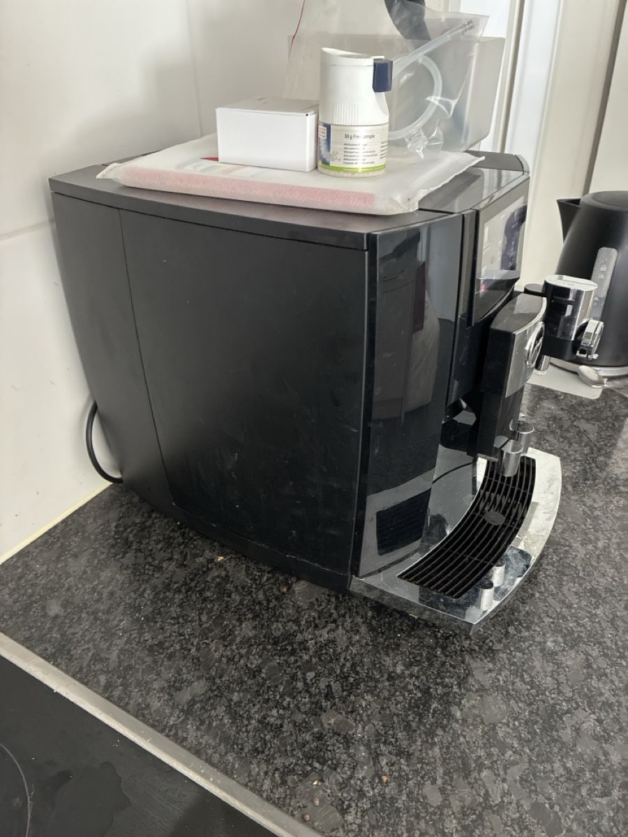Jura Kaffeemaschinen & Espressomaschinen: Machine à café Jura j8 noir  – Neu (gemäss Beschreibung) aus Collombey von Jeandanielgorris 1