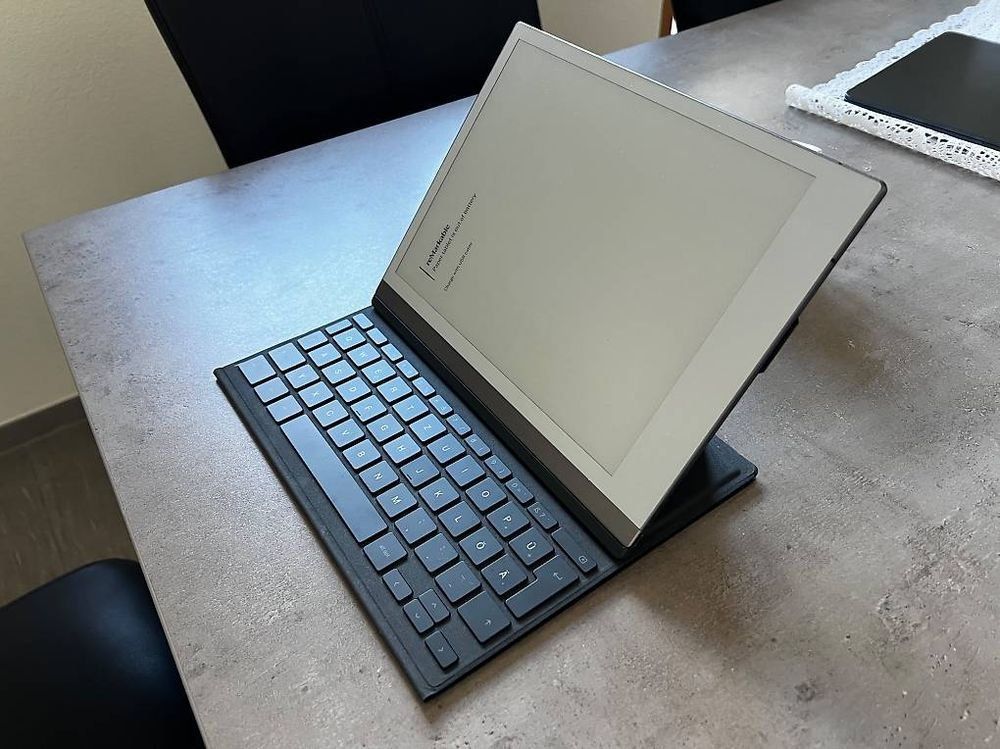 reMarkable Tablet PC: Remarkable 2 ebook w/ Tastatur Hülle – Usato da Visperterminen venduto da jmvispi