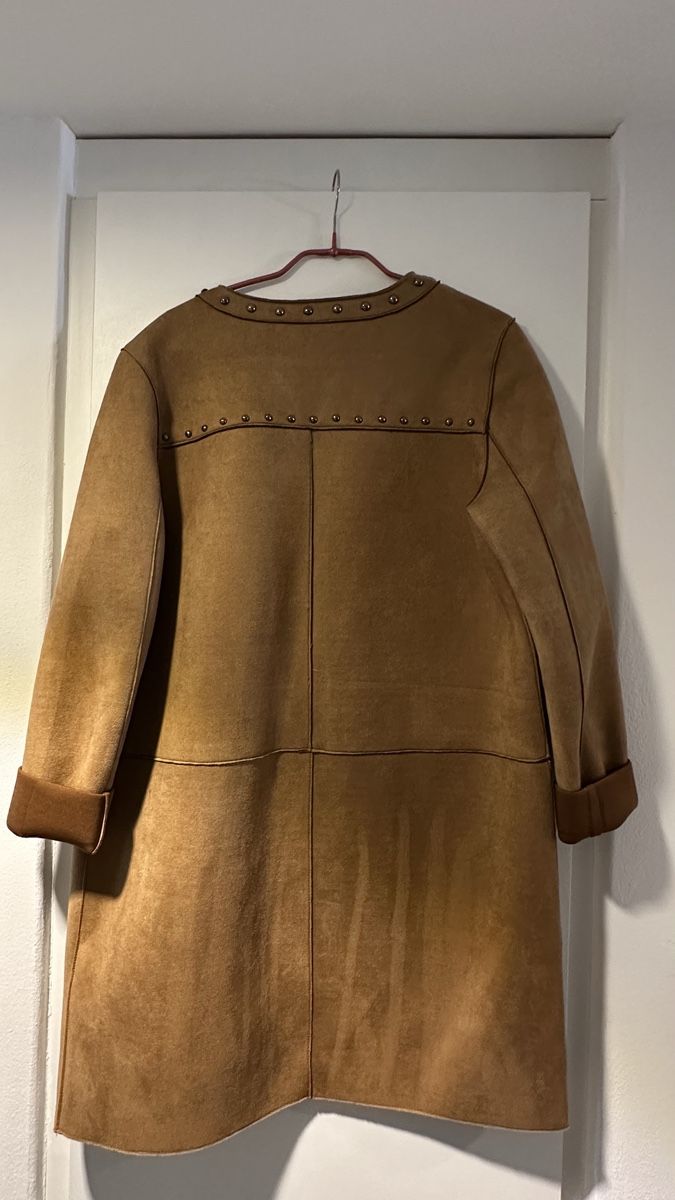 Guess Mäntel: Guess Wildleder Mantel camel/cognac, Grösse 42  – Gebraucht aus Winterthur von JVSMIN 1