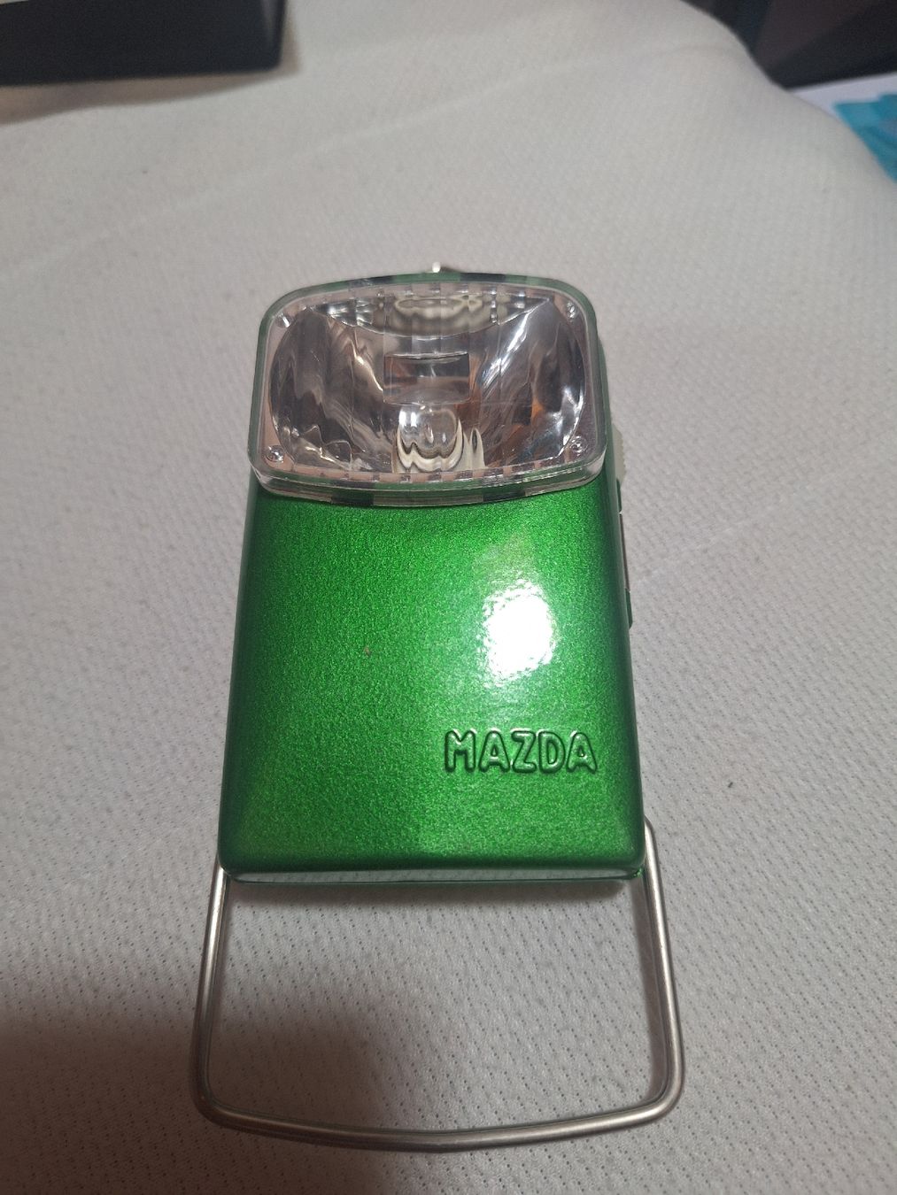 Lampen: Phare Velo Mazda vert occasion – Defekt aus Crans VD von Yobia8