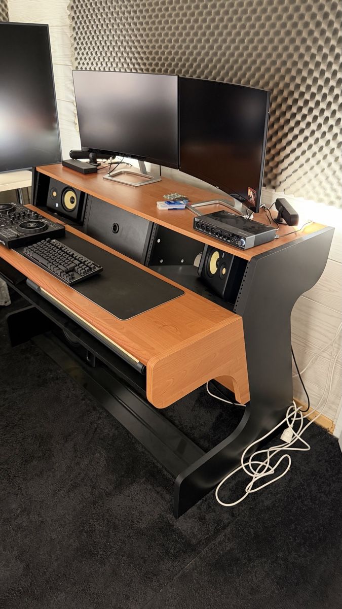 Bureaux: Zaor Producer Desk  – D'occasion à Rebstein par mario.aspire 1