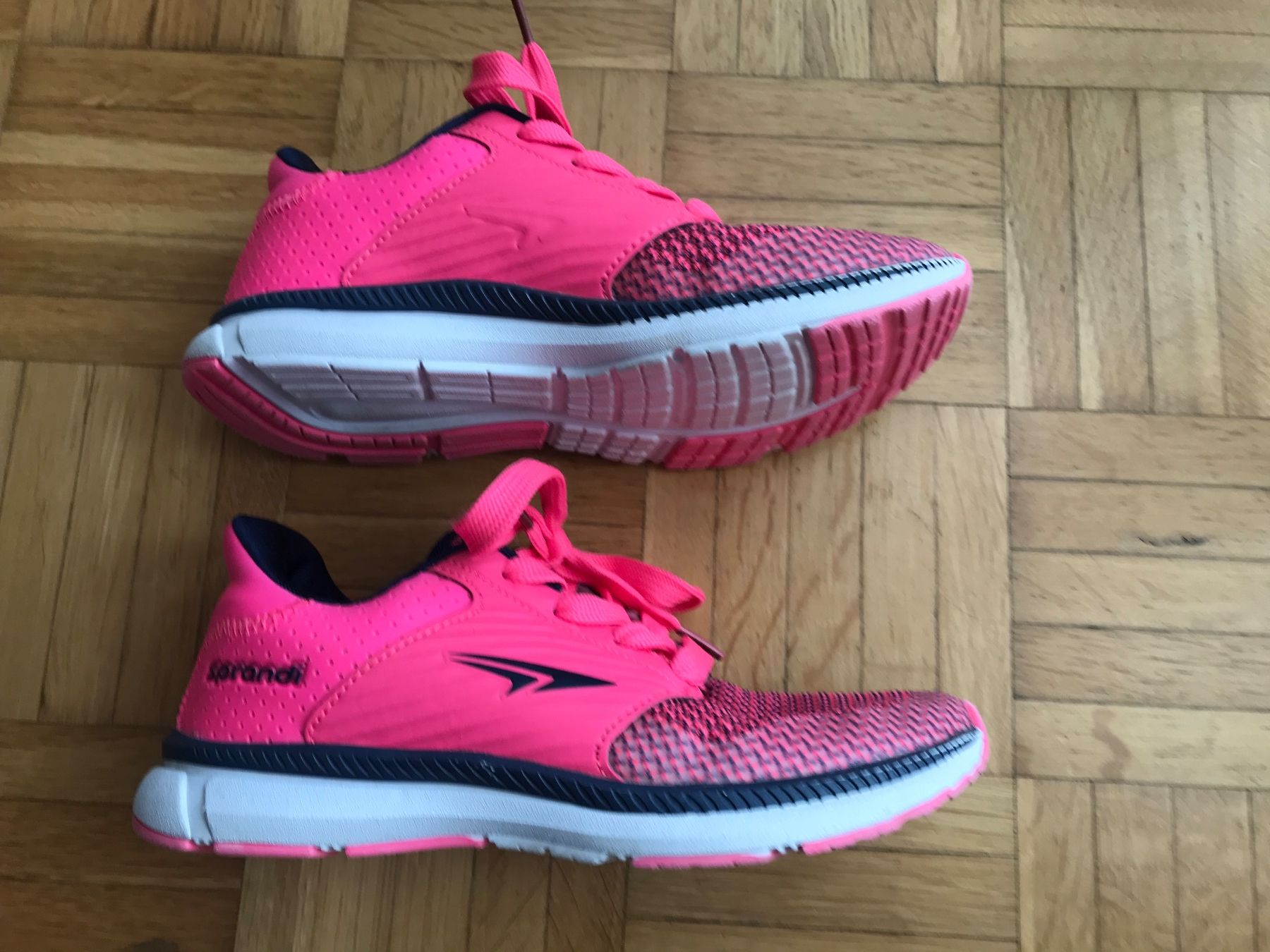 Scarpe per ragazze: Turnschuhe Grösse 33 neon rosa – Usato da Emmenbrücke venduto da Hathor123 1