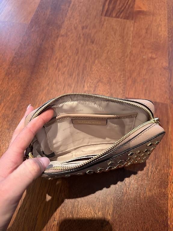 Michael Kors Custodie per cosmetici: Michael Kors Make Up Tasche – Usato da Brunnen venduto da noraislr 4