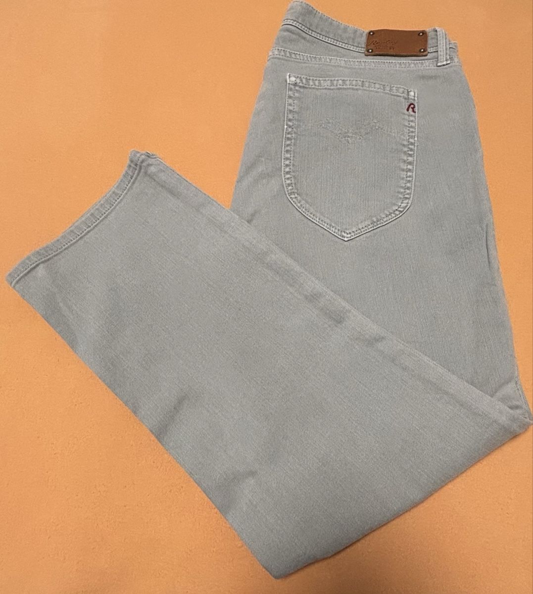 Replay Jeans: Replay 3/4 Jeans, hell grau-grün, Grösse 29 – Usato da Zollikerberg venduto da Jvac2