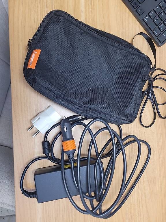 Jackery Dispositivi a energia solare: Jackery Explorer 500 + Solarsaga 100 – Usato da Tentlingen venduto da django.j 2