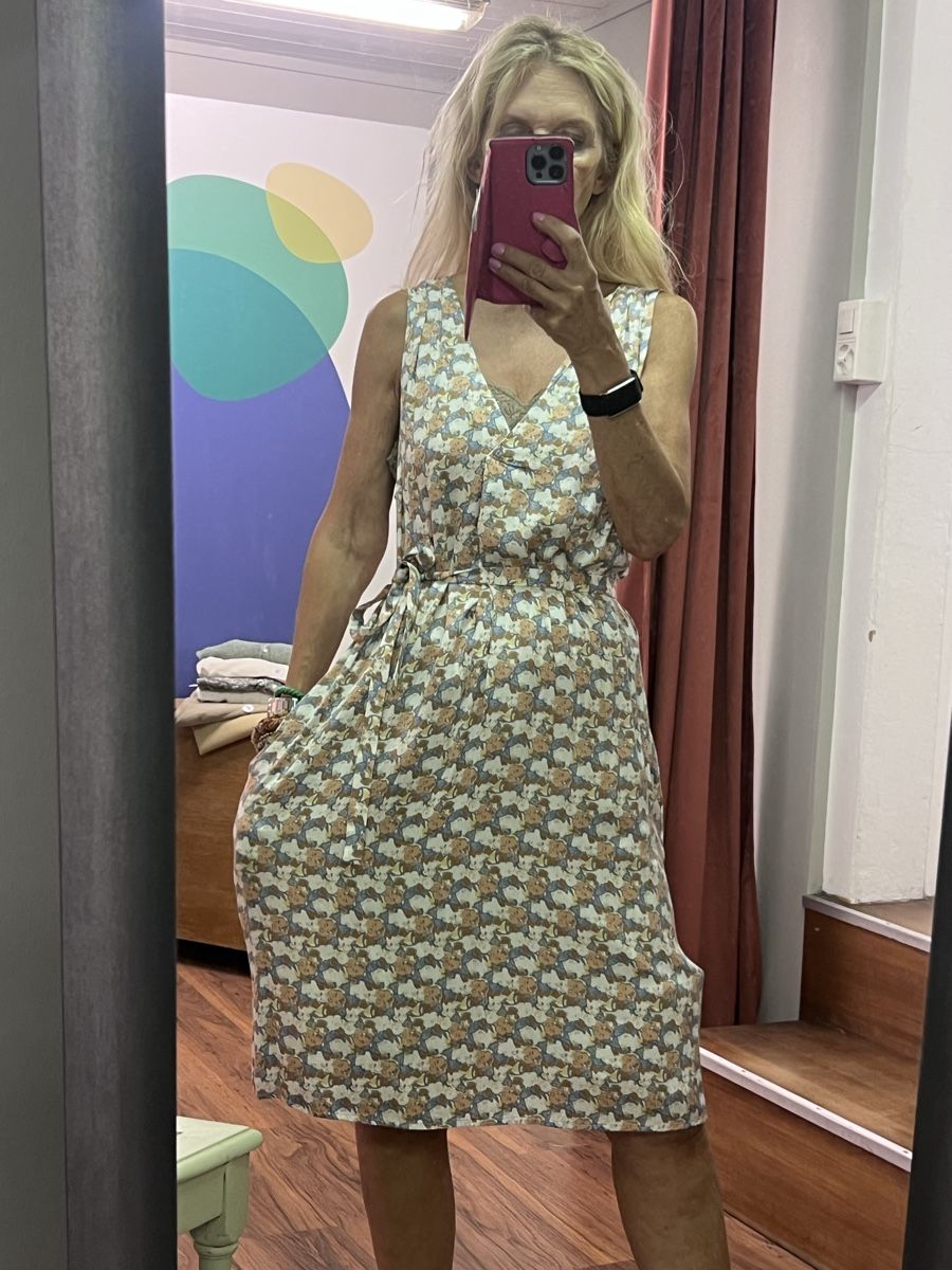 Vestiti: Luftiges Kleid dez.Farben Gr.38 Viskose  – Usato da Burgdorf venduto da puppennetz