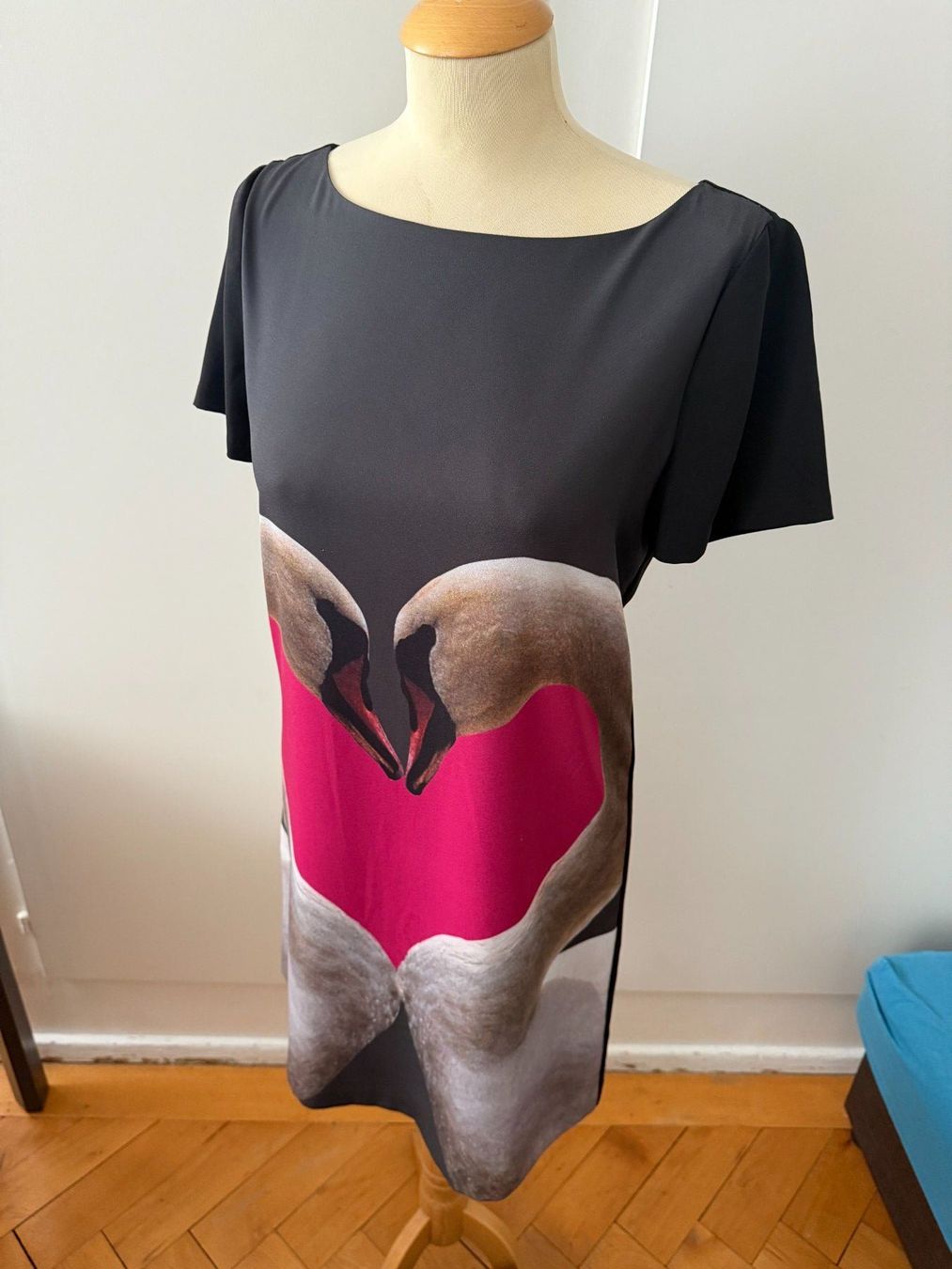 Kleider: Robe droite noire – Neu (gemäss Beschreibung) aus Le Locle von tchanatakoua 1