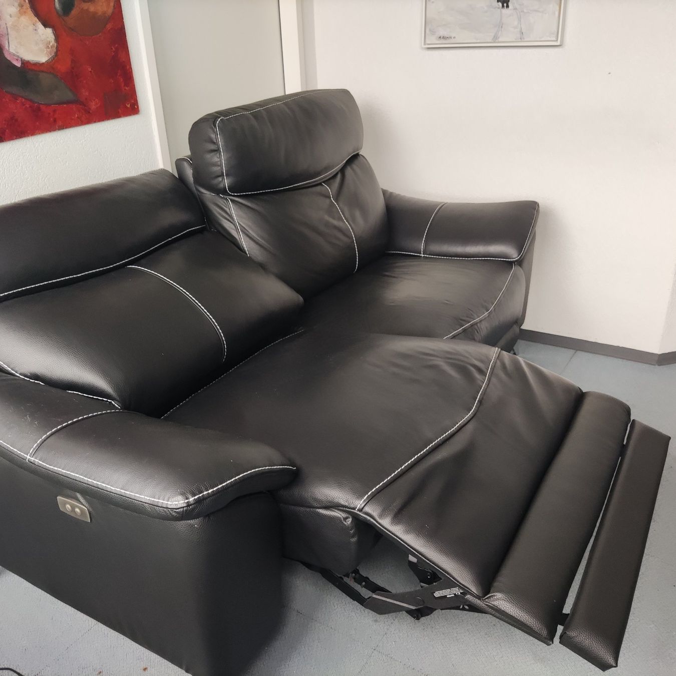 Divani: Schwarzes Echtleder Relaxsofa mit Elektrofunktion – Usato da Solothurn venduto da Csw1 5