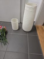 Kleine und grosse Vase mit hand gemachtes strick 
