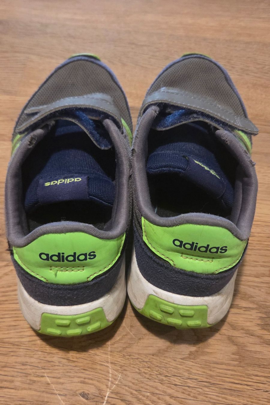 Adidas Schuhe für Jungen: Turnschuhe adidas, Gr. 31 – Gebraucht aus Basel von Mccasi 2