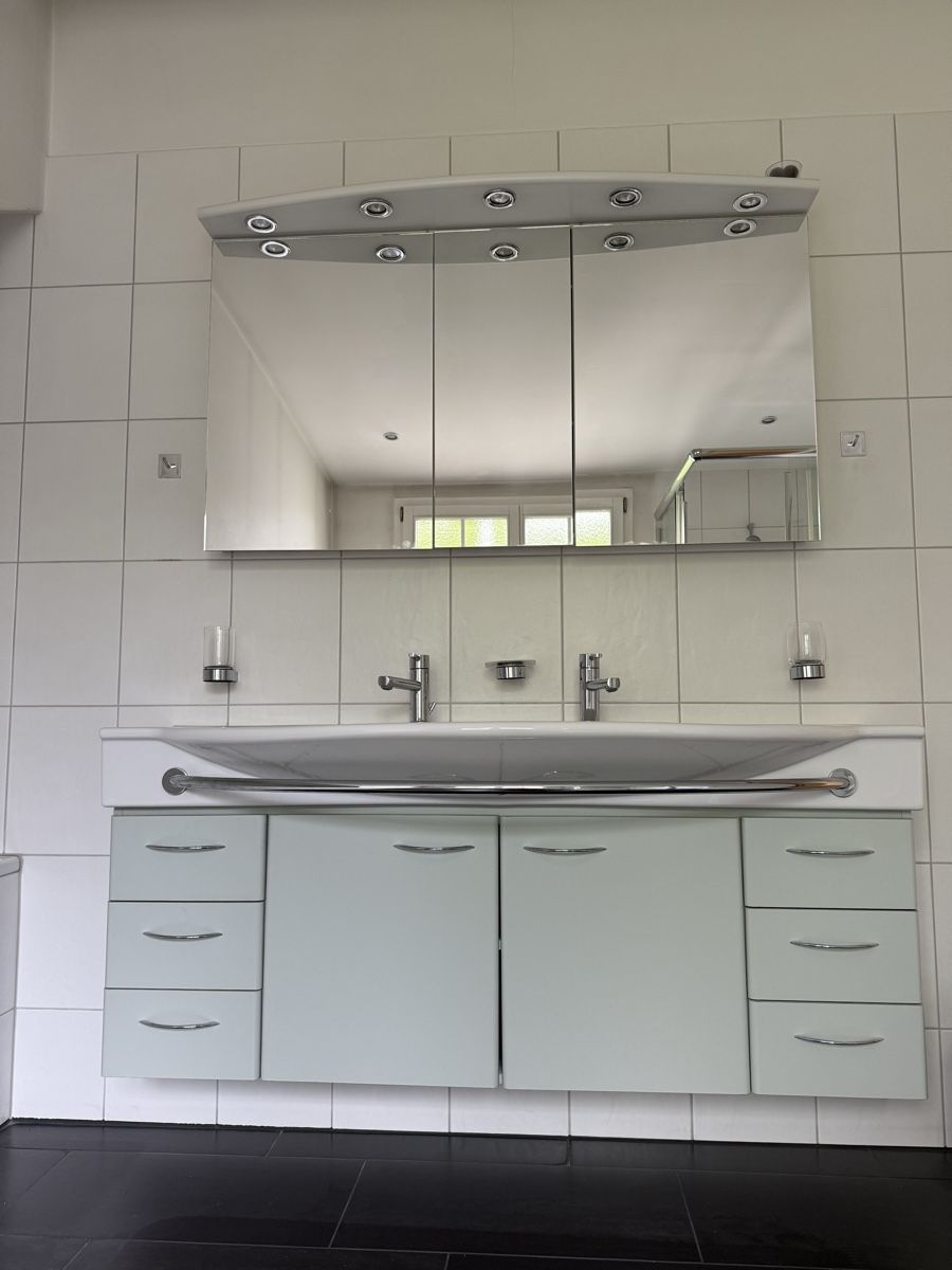 Spülbecken & Waschbecken: Doppelwaschtisch mit Spiegelschrank – Gebraucht aus Baar von sandybac