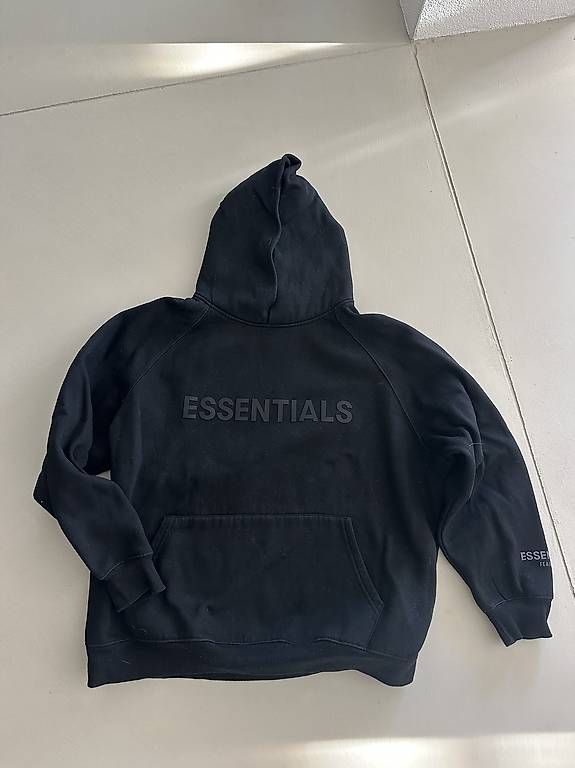 Maglioni & Felpe: Essentials Hoodie Black, M – Usato da St. Gallen venduto da ninl123