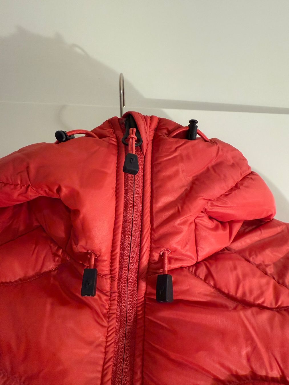 Giacche: Helium Down Hood Jacket Women - Peak Performance – Usato da Zürich venduto da SEDRAEN 2
