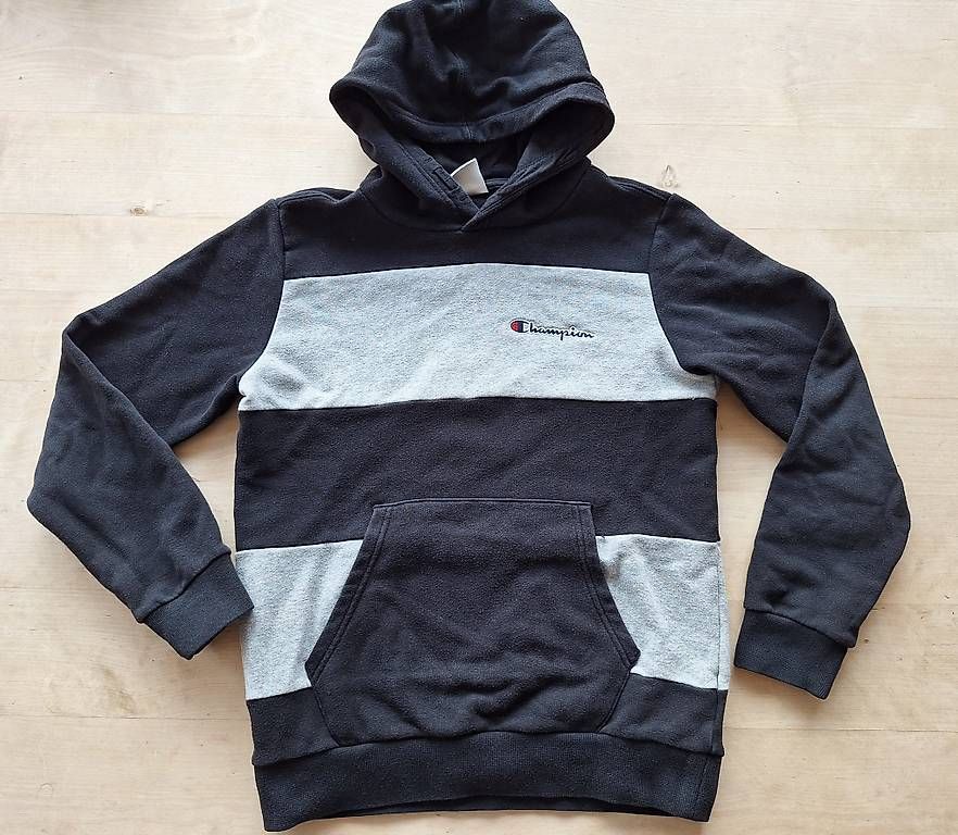 Pullover & Sweatshirts: Pullover Champion Gr.152/158 – Gebraucht aus Seewis-Dorf von GAGAGAGSGAGA