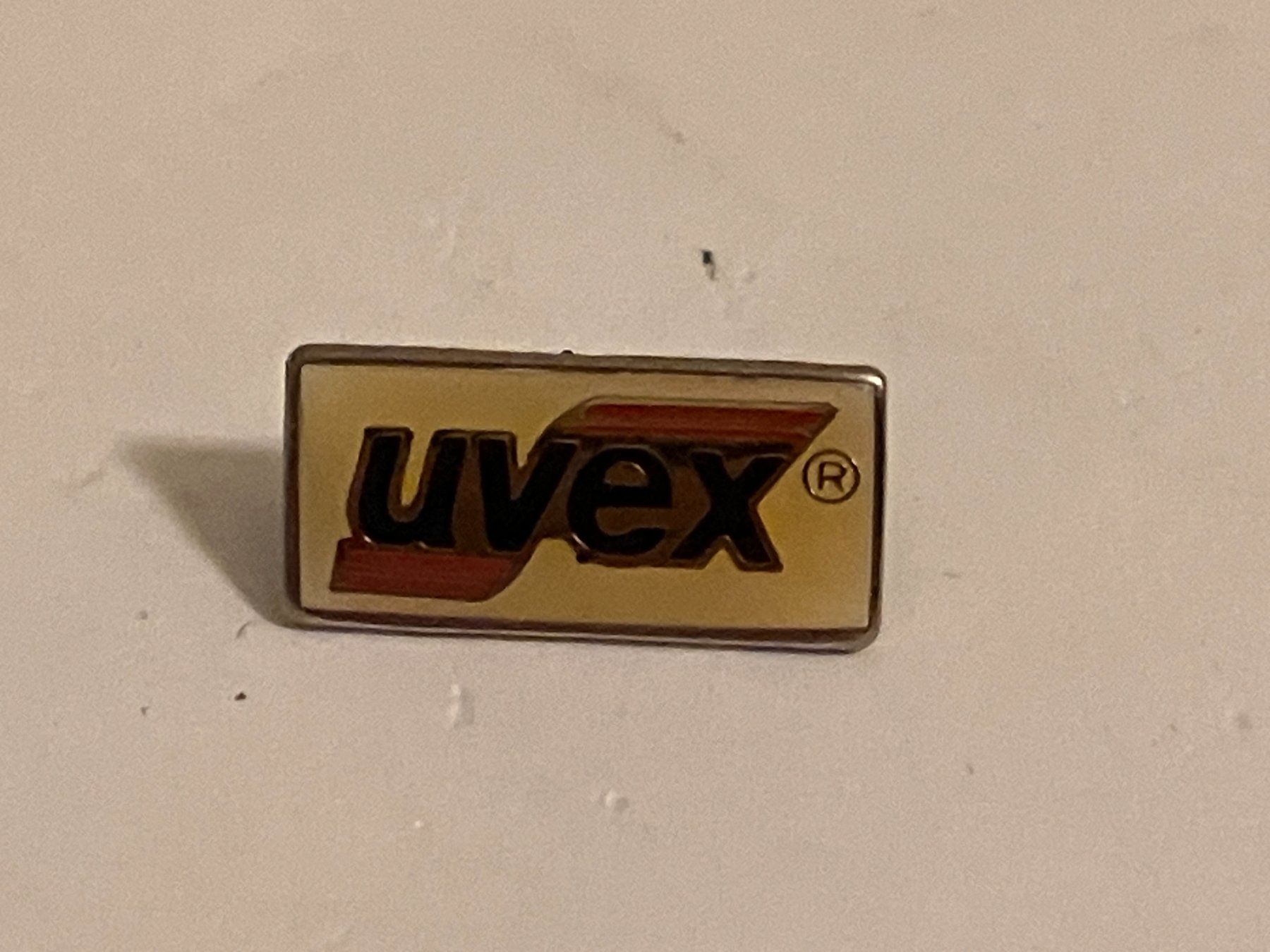 Placchette & Badge: 1 Pin Uvex – Usato da Basel venduto da djwwpp