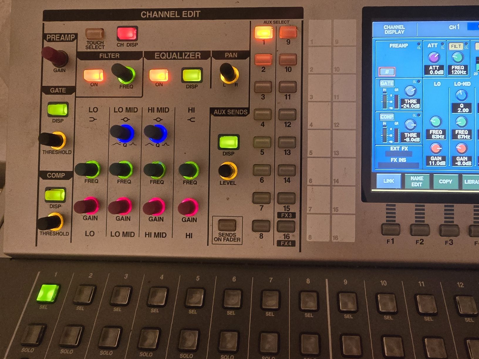 Console di mixaggio: ROLAND M-400 48-Channel Live Digital Mixing Console + Case – Usato da Zürich venduto da Roy-Events-Zurich 2