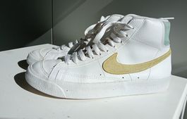 Nike Blazer Mid 77, Gr. 39, Weiss Leder, kleiner Defekt