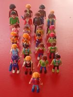 24 Stück Playmobil Figuren aus den 1990 Jahren.