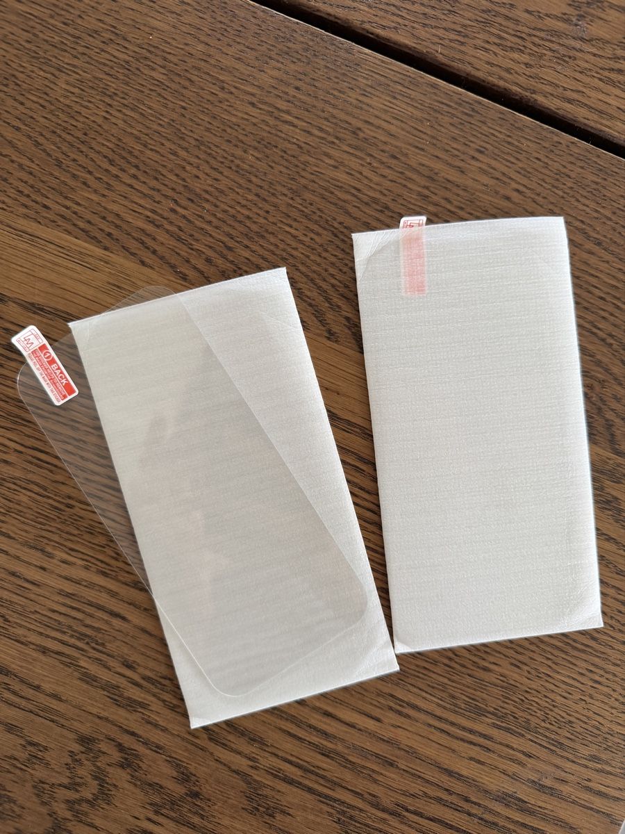Ritocchi & pellicole di protezione: Protection écran Apple iPhone 16 Pro - lot de 2 – Nuovo e nell'imballaggio originale da Lausanne venduto da Stephaniesdressing
