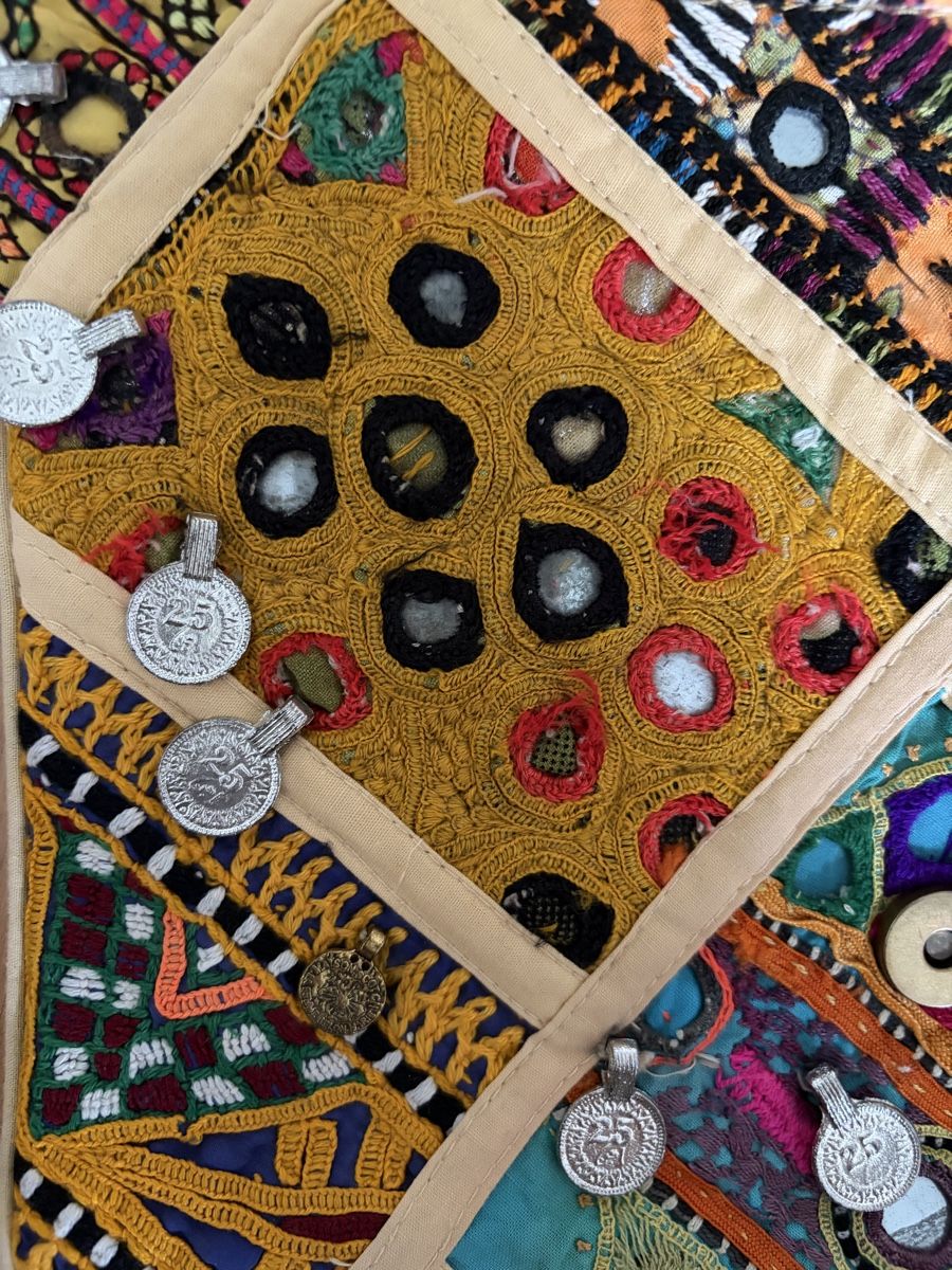 Taschen für Damen: Umhängetasche Patchwork Design bunt – Gebraucht aus Zürich von krisiquak12 3