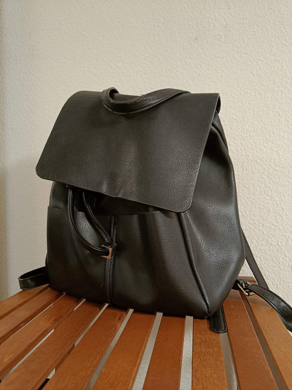Zara Zaini: ZARA Rucksack schwarz gebraucht – Usato da Zürich venduto da Atelier.Second