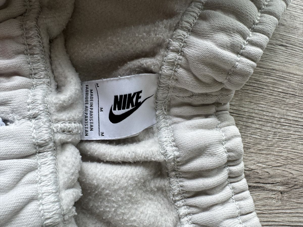 Nike Hosen: Nike Jogginghose – Gebraucht aus Villmergen von van_xv9t 3