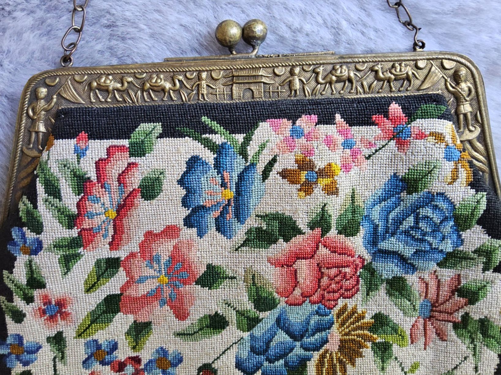 Borse da donna: TOP Antike Petit Points Abendtasche Handmade und exotisch – Usato da Zürich venduto da SciTec