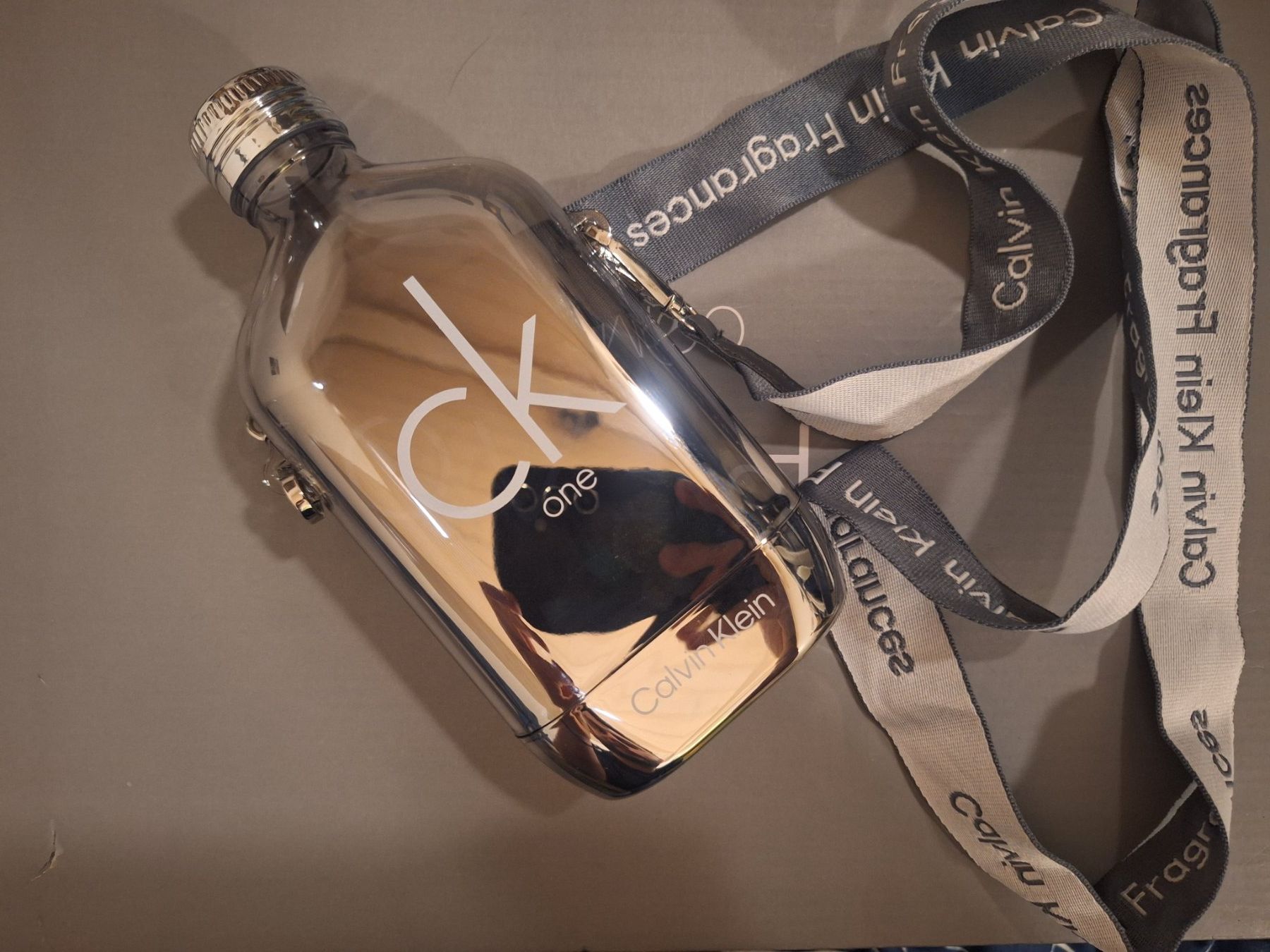 Borracce & Thermos: Gourde d'eau Calvin Klein – Usato da noes venduto da kri_g7m6