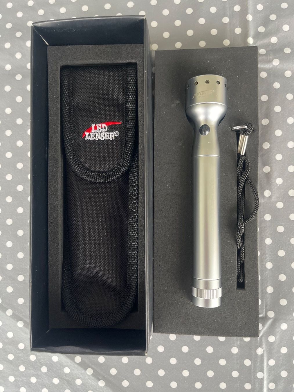 Ledlenser Lampade: LED LENSER V2 Triplex Taschenlampe -  Im Set! – Nuovo (secondo la descrizione) da Zürich venduto da Dmbz 1
