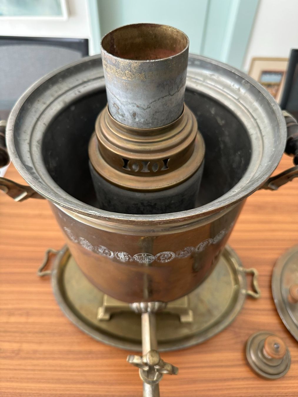 Teekannen: Antiker russischer Samowar aus Messing mit Tropftablett – Gebraucht aus Basel von Pulcinella34 1
