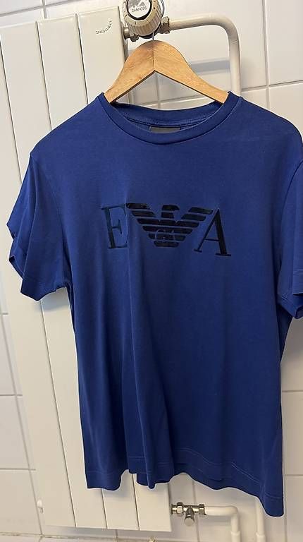 Armani T-shirt: Armani T shirt blau L – Usato da Zollikon venduto da rose59