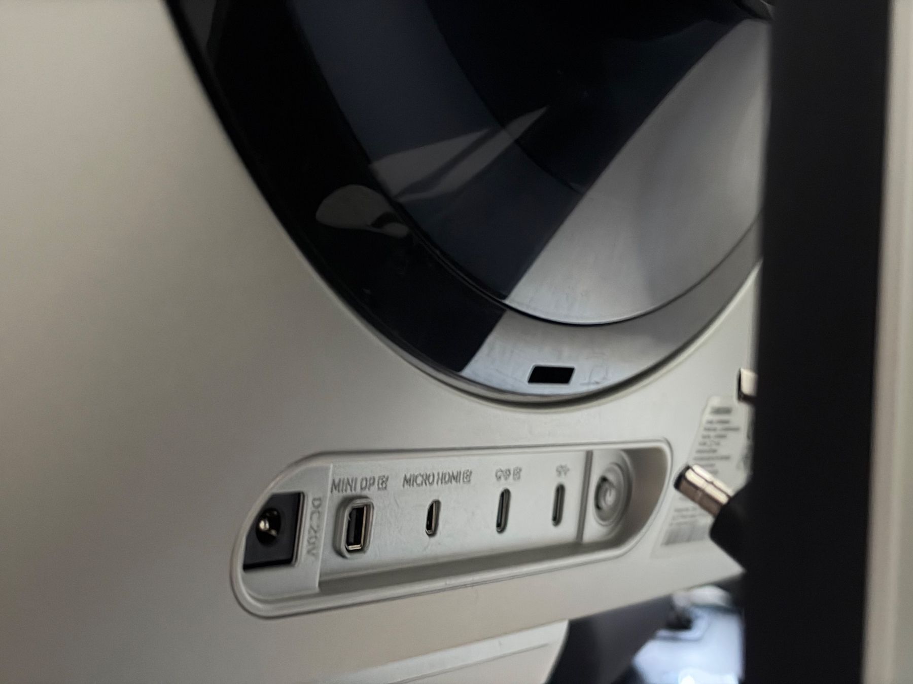 Samsung Monitor: Samsung OLED G8 – Usato da Uster venduto da Louec 3