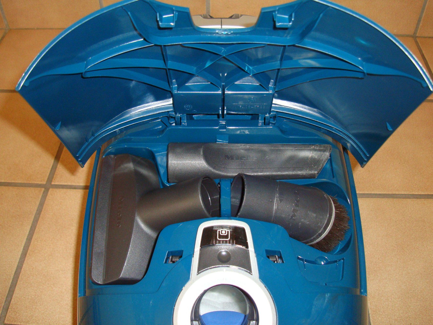 Miele Staubsauger & Zubehör: Miele C3 Complete Select Parquet PowerLine Staubsauger – Gebraucht aus Affoltern am Albis von Transportfreund 2