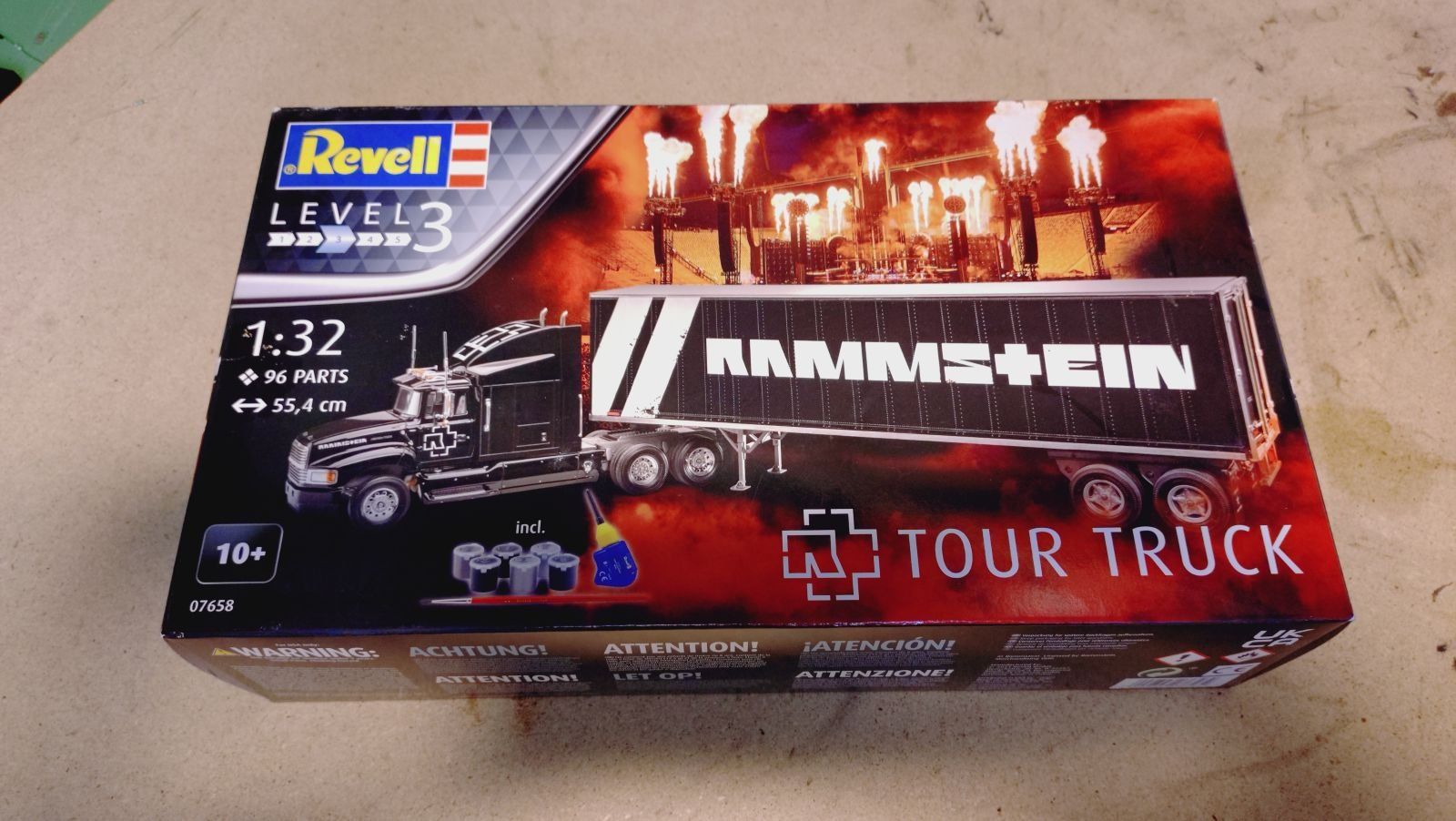 Revell Kit di modellismo & Modellini statici: Revell Rammstein Tour Truck – Nuovo e nell'imballaggio originale da Grüningen venduto da Stargazer