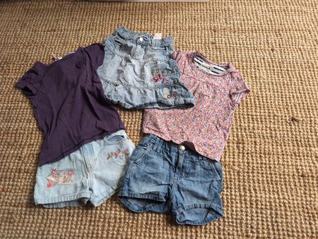 Mädchen Kleiderpaket Gr. 98,104, T-Shirts, Jupe, Hosen