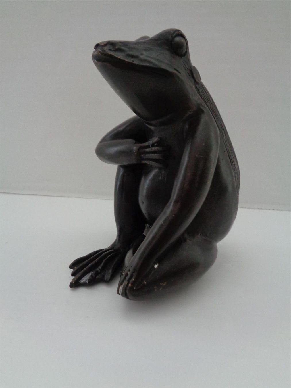 Skulpturen & Statuen: Sitzender Frosch aus Bronze – Gebraucht aus Chur von omonia