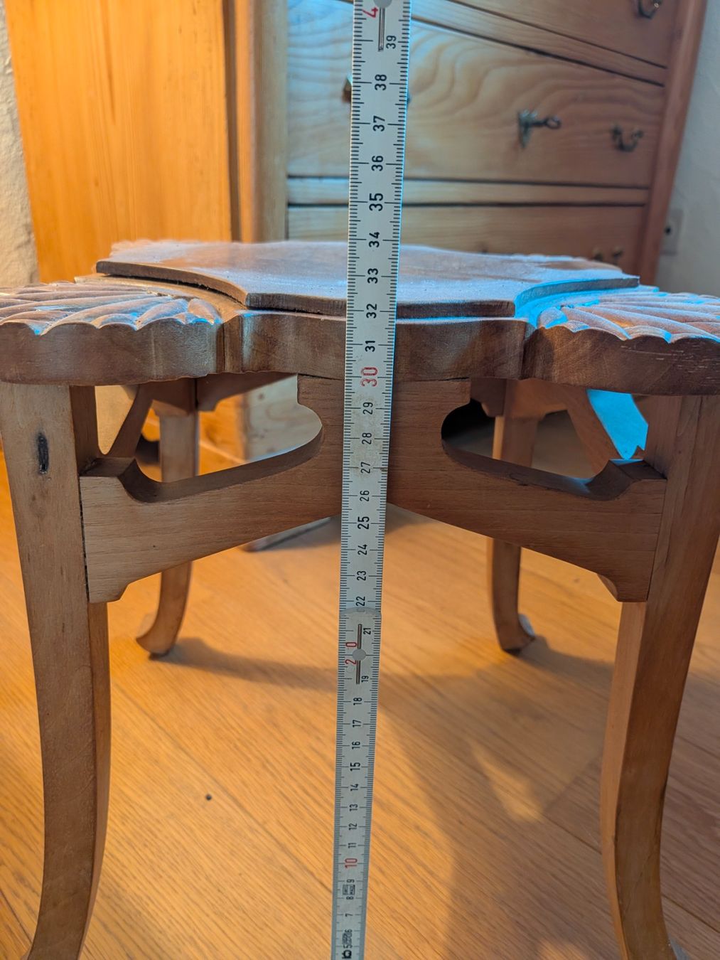 Tabourets: Hocker aus Holz mit Schnitzereien – D'occasion à Neuenhof par mar_ft5b 4