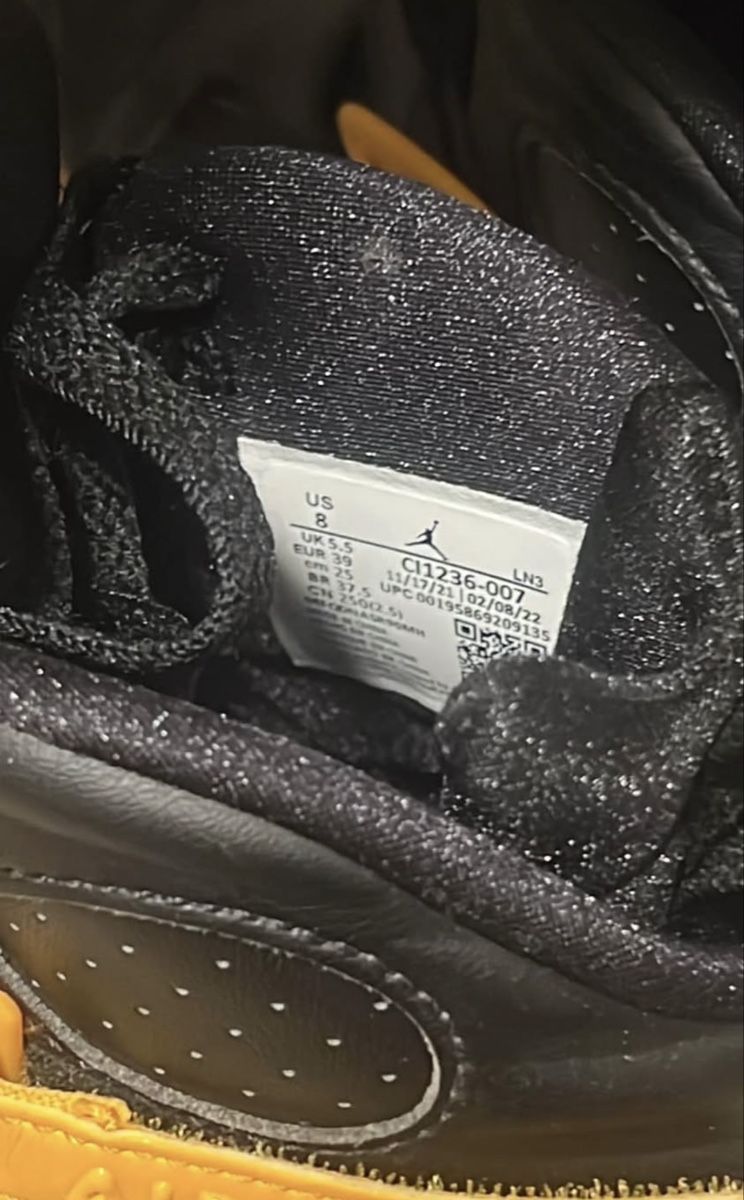 Jordan Damenschuhe: Jordan 8 Taxi – Gebraucht aus Embrach von DmnkGTR 4