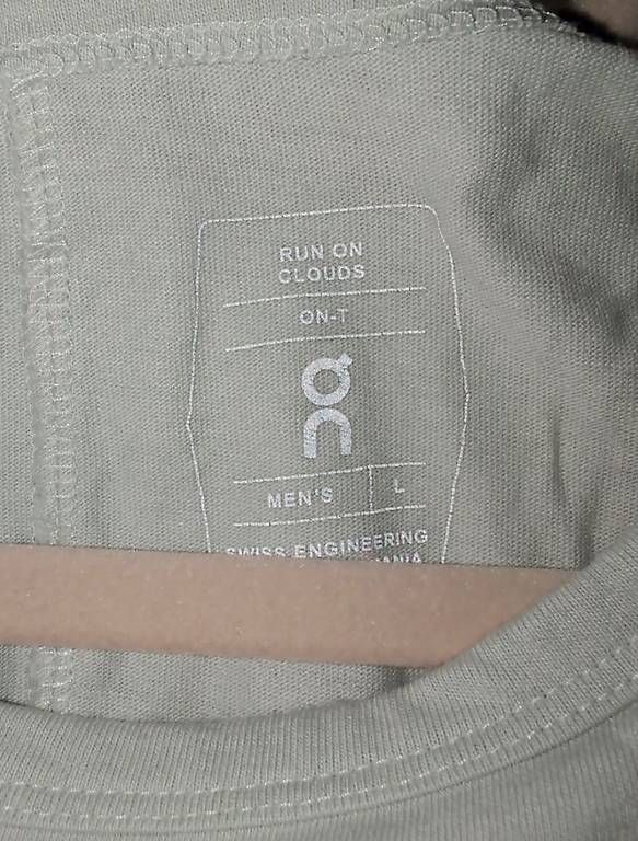 On T-shirt: On T run on clouds t-shirt – Usato da Kriens venduto da manu.jakobs 1