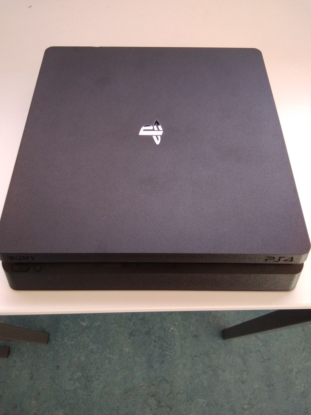 Sony Console: Sony PlayStation 4 Slim schwarz + 1 Controller – Nuovo (secondo la descrizione) da St. Antoni venduto da 1ela