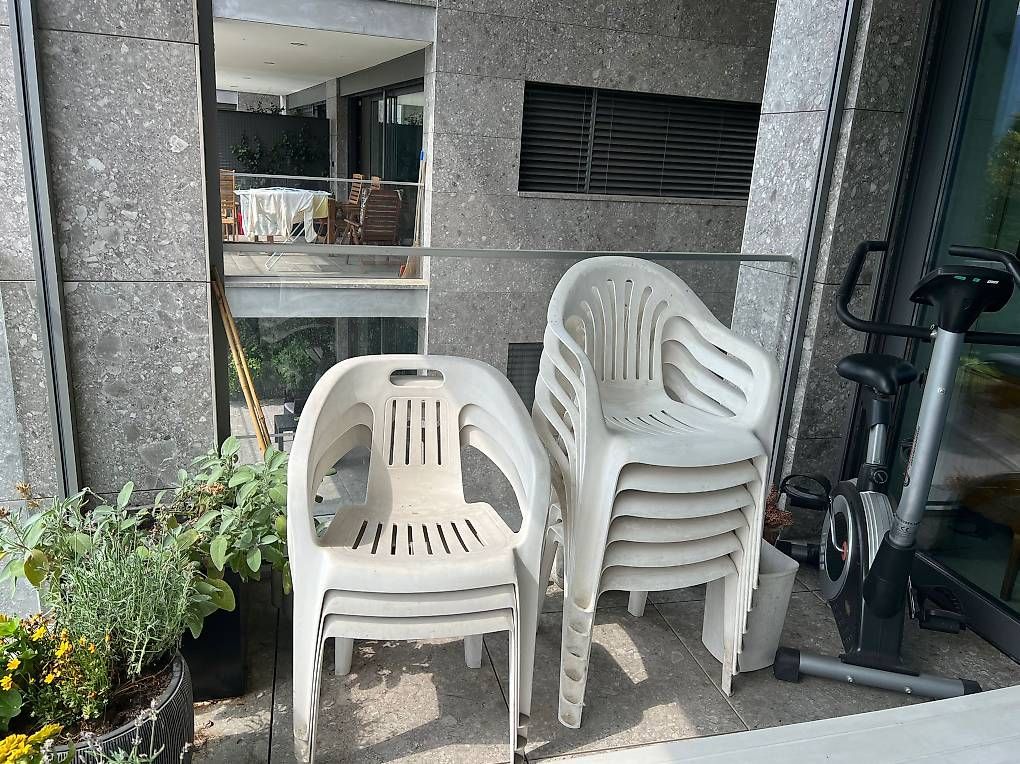 Sedie: 2 Joinable Outdoor Tables + 8 Plastic Chairs – Usato da Melide venduto da cla_g5fs 1