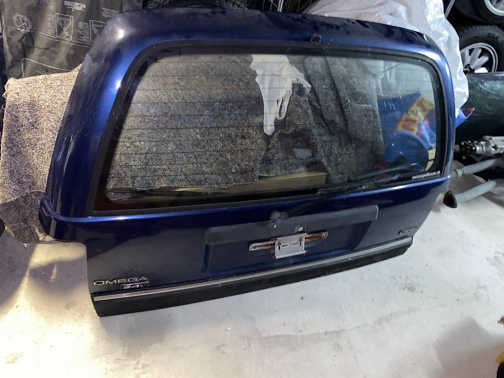 Opel Alle Autoersatzteile: Opel Omega A Caravan Kombi Heckklappe – Gebraucht aus Bern von bieter-1