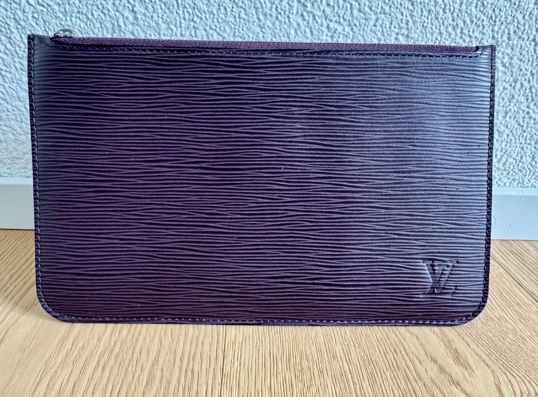 Louis Vuitton Borse: Pochette Louis Vuitton Epi Cuir Violet – Usato da Sugiez venduto da Mlle_Bakets 2