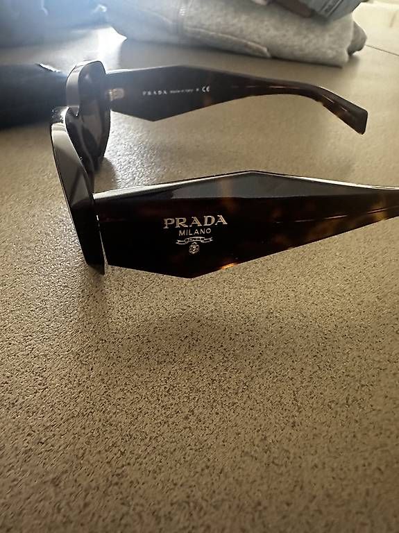Lunettes & Verres: Prada Sonnenbrille – D'occasion à Greifensee par lueja 1