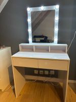 Schminktisch mit LED-Spiegel