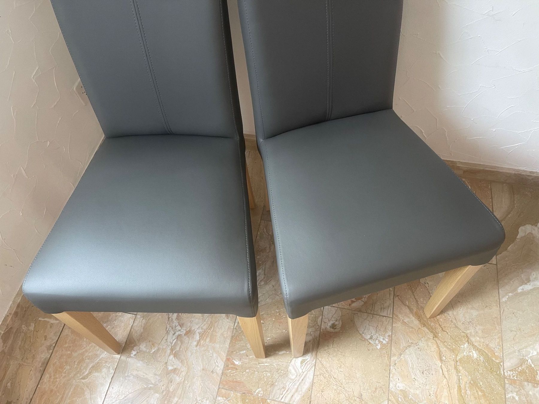 Stühle: Essstühle Neu grau – Neu (gemäss Beschreibung) aus Dietikon von Nieselchen 4