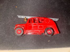 Voiture Dinky Toys 250 rouge bon état