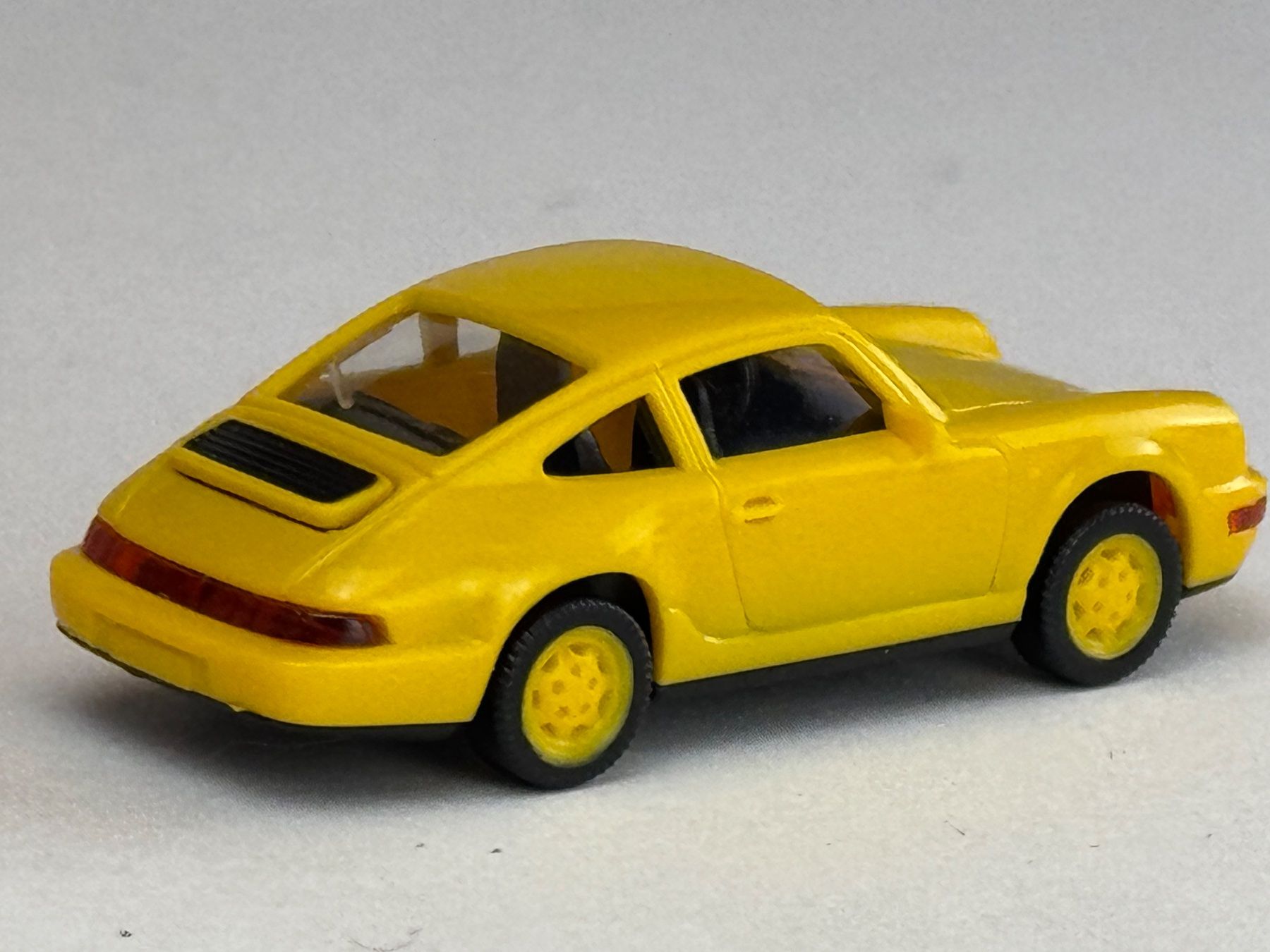 Wiking Modellini d'auto: Porsche Carrera 4 Coupe  gelb – Usato da Elm venduto da Wikmtz 1
