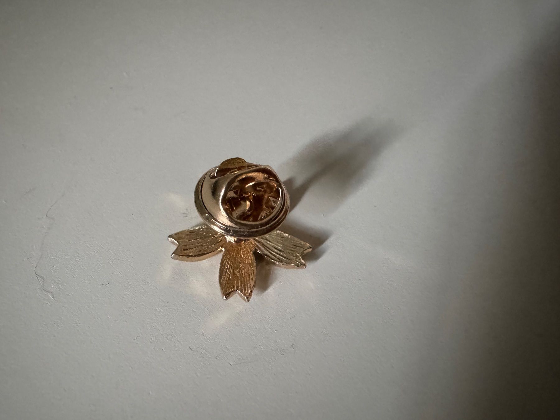 Spille & Fermagli: Cherry flower pin – Nuovo (secondo la descrizione) da Genève venduto da Ballpencase 1