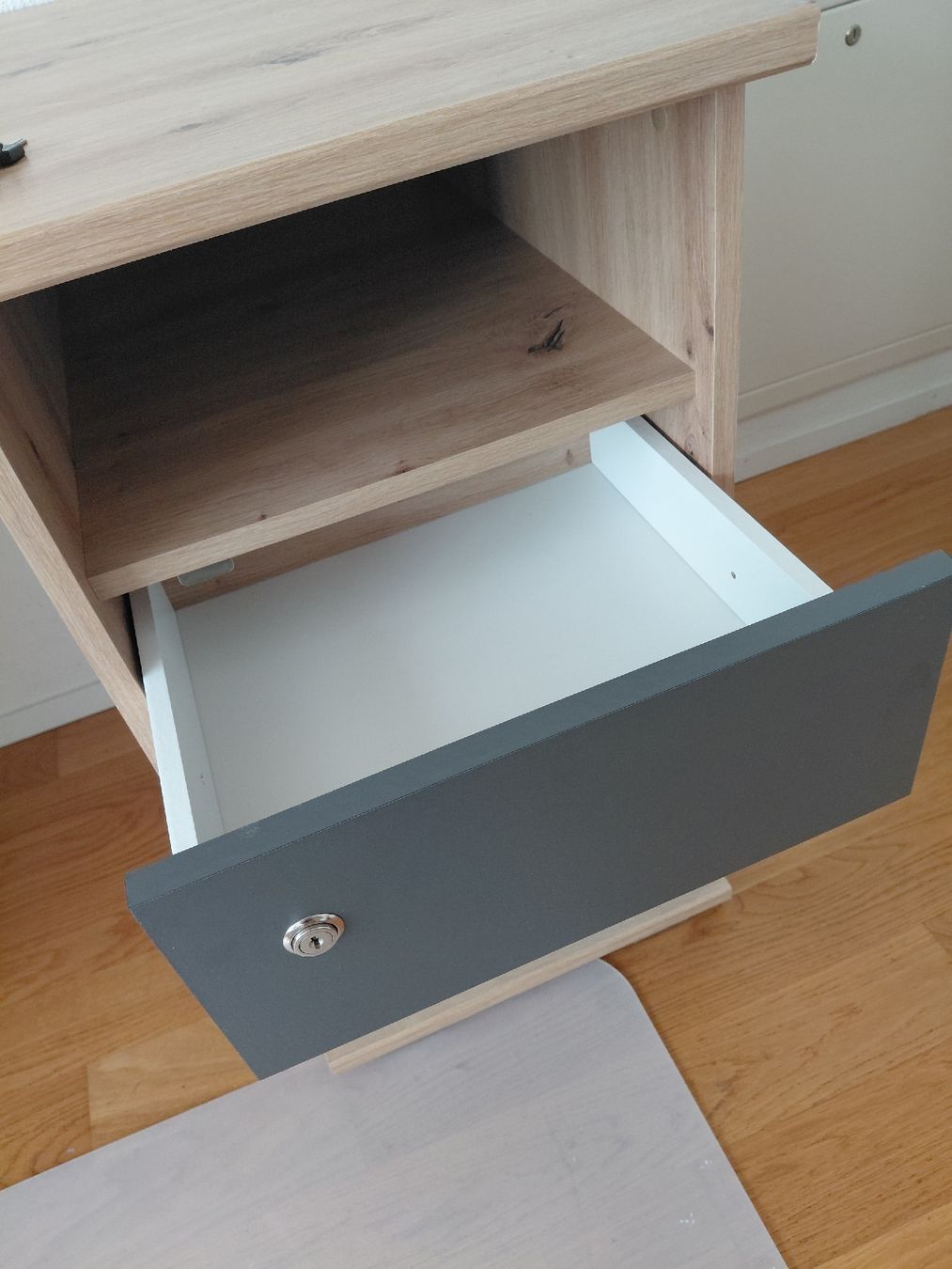Scrivanie: Schreibtisch mit Schubladen und Schrank Dekor Eiche – Usato da Schötz venduto da chr_khn7 4